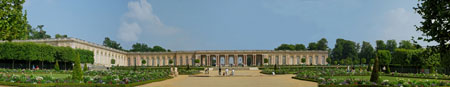 Le ch�teau, les jardins et ses d�pendances