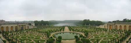 Le ch�teau, les jardins et ses d�pendances