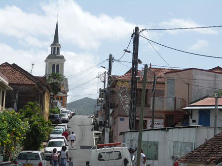 Mont�e vers le bourg des Trois Ilets