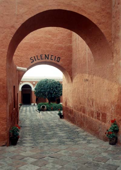 Entr�e du couvent Santa Catalina