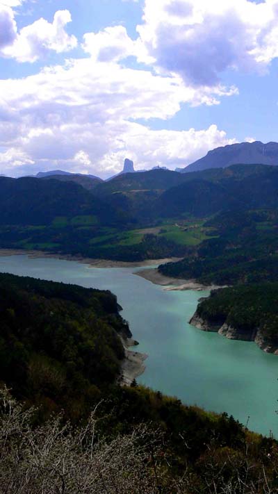 Le mont aiguille et le lac Monteynard