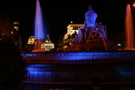 Fontaine de Cib�le le soir