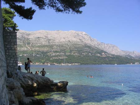 Baignades aux pieds des remparts