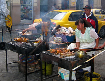 Cuy, brochettes de cochons d'Inde