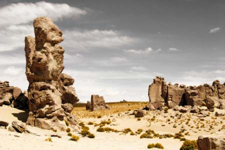 Myst�res incas dans les roches du Salar de Uyuni