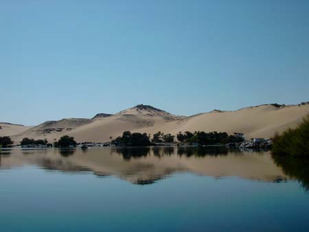 Dunes se refl�tant dans le Nil