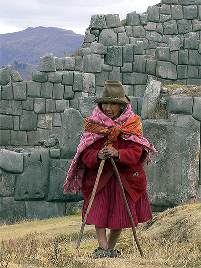 Femme � Sacsahuaman