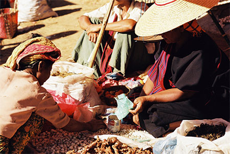 Le March� aux �pices Khaung Daing
