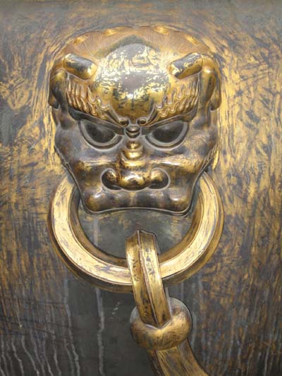T�te d'un dragon sur un chaudron
