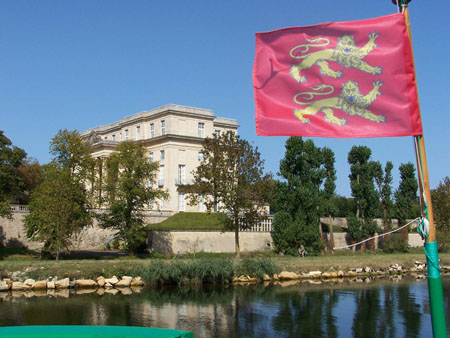 Le ch�teau de B�nouville