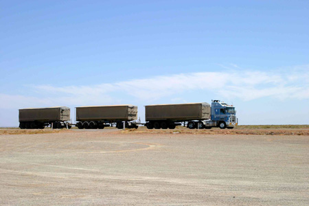 Road train sur la Stuart highway