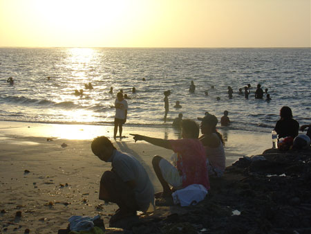 Le soir � la plage