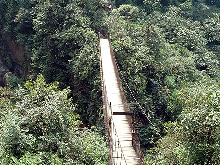 Passerelle pr�s de Banos