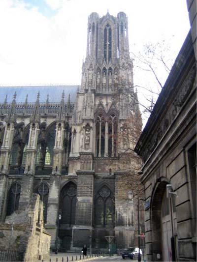 Cath�drale de Reims de profil