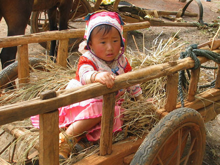 Enfant pr�s du march� de Puzerehei