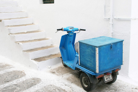 Scooter bleu � Mykonos