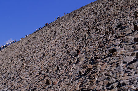 Mont�e de la pyramide du soleil