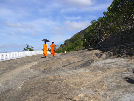 Vers les grottes � Dambulla