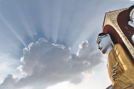 Bouddha sous le nuage