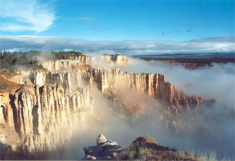 Brce Canyon au lever de nuages...