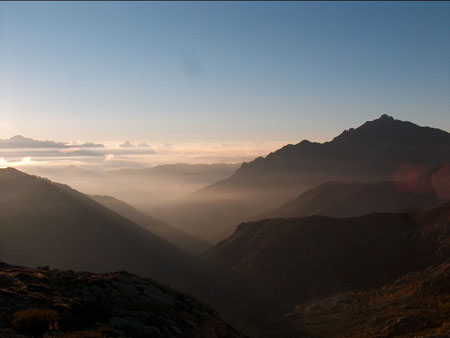 Brume matinale sur le mythique gr20