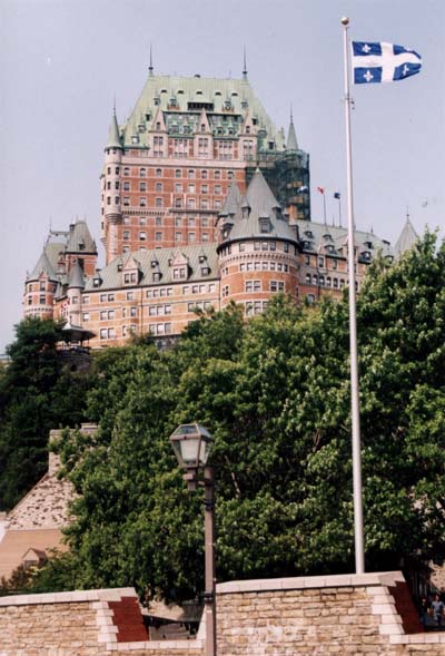 Majest� du Ch�teau Frontenac surplombant la vieille ville de Qu�bec