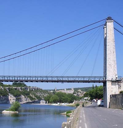 L'Ard�che � St-Martin, Aigu�ze en falaise