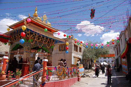 Stupa flambant neuf