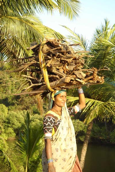 Femme dans le d�sert du Thar