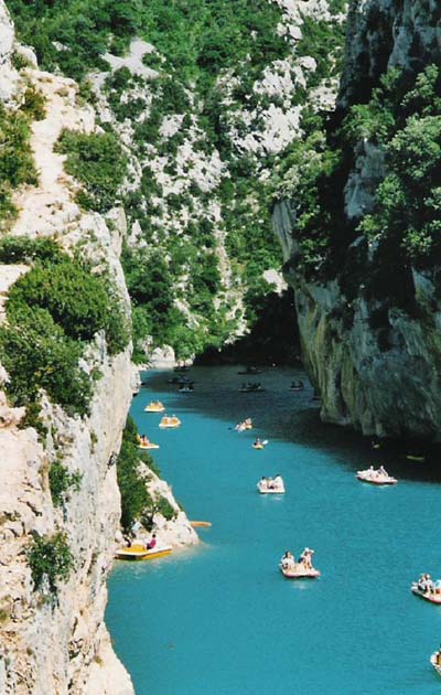 Les Gorges Du Verdon envahies par les embarcations