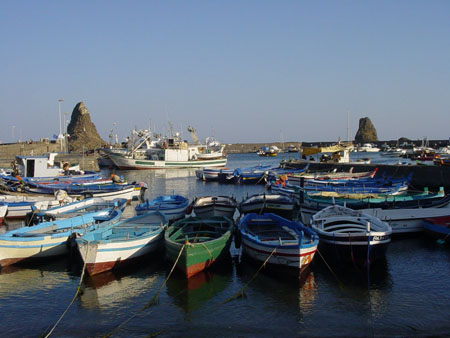 Le petit port des Cyclopes