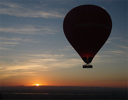 La vall�e des Rois en ballon