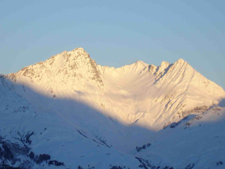 Lever de soleil sur la montagne
