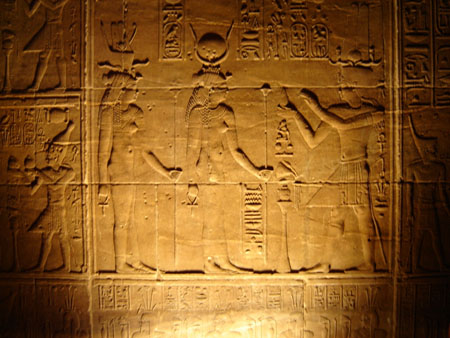 A l'int�rieur du temple Philae