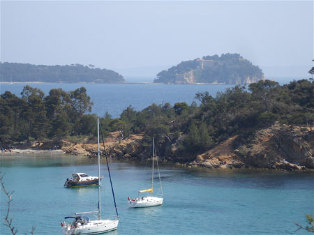 Fort de Br�gan�on depuis  le cap L�oube