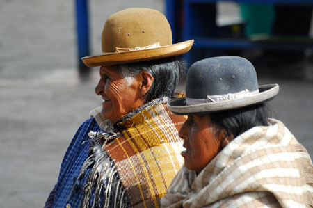 Femmes aux chapeaux