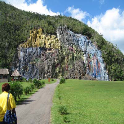 Fresque peinte sur une falaise
