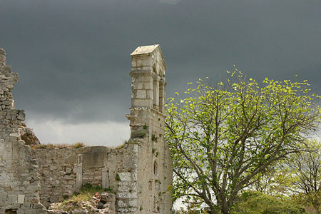 Vieilles pierres pr�s de Pula