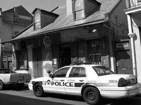 Une boutique Vaudou... Et la police