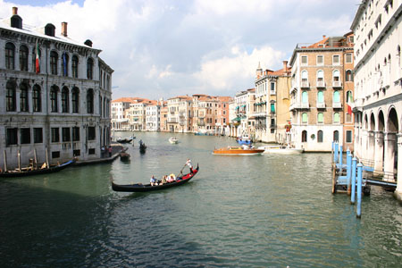 Gondoles sur le Grand Canal