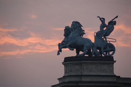 Statues - Place des H�ros