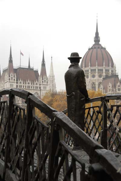 Parlement & Statue d'un Parlementaire