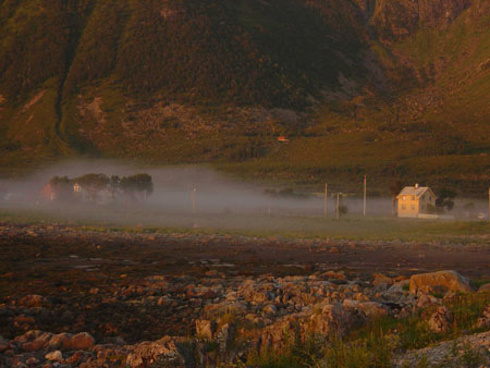 brume sur coucher de soleil