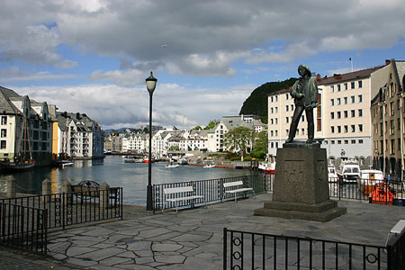 �lesund (M�re og Romsal)