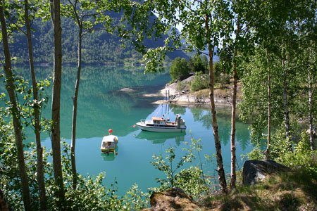 Bateaux au mouillage sur le Lustrafjorden