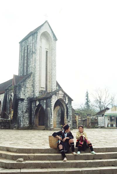Place de l'Eglise de Sapa