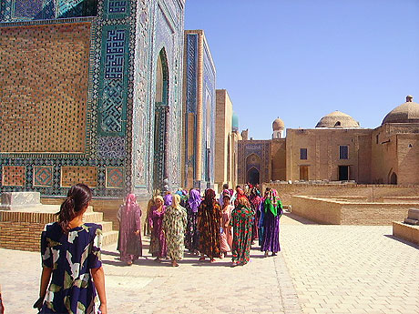 Femmes dans la mosqu�e Chah-i-Zinda