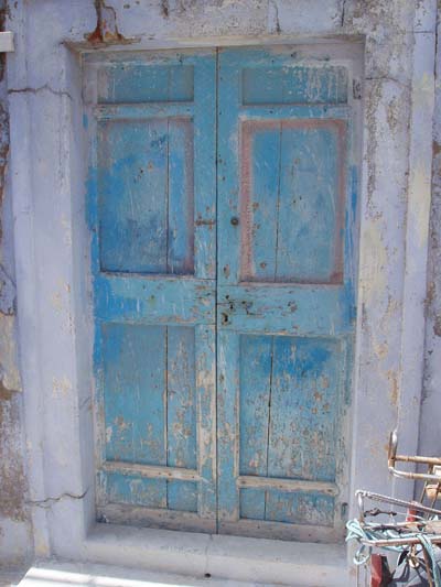 Une porte bleue