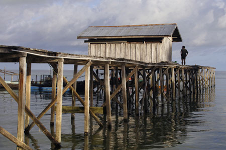 L'homme sur le ponton