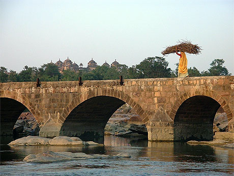 Femme sur le pont